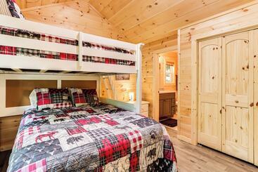 별장 Peaceful Blue Ridge Cabin, Forest View & Fireplace