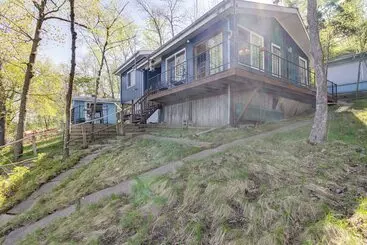 Mökkimajoitus Spirit Lake Cabin W/ Boat & Kayak Rentals!