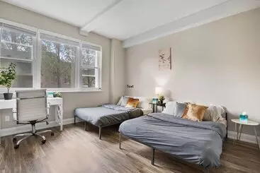 ホテル Crown Gem Near Dt And Yale