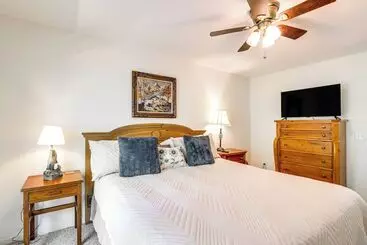 Ellijay Cottage W/ Creek Access & Private Hot Tub!