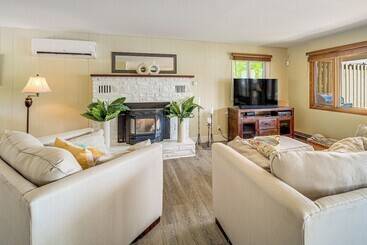 بيت ريفى Lakefront Oroville Paradise: Private Beach & Dock!