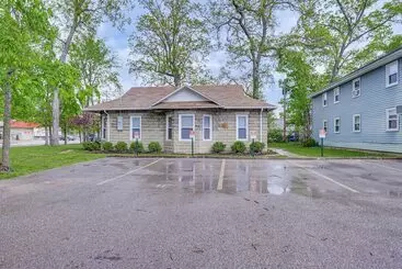 Pet Friendly Pacific Cottage Near Purina Farms!