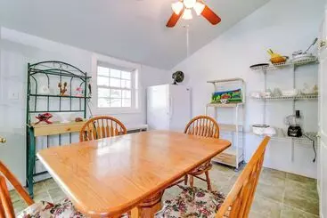 Mökkimajoitus Quiet & Cozy Tuckasegee Retreat W/ Mountain Views!