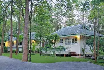Hotelli Ban Pasak Resort Suan Phueng
