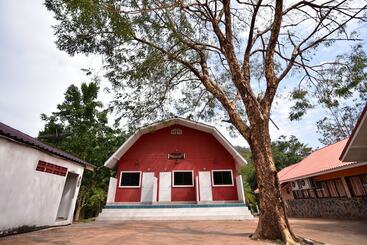 Hotel Petch Jed Sao Noi Resort