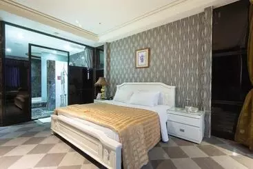 Love Vogue Motel