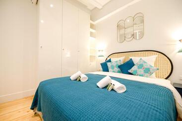 تختخواب و صبحانه Kaza Bella   Haut Marais Modern Flat With Small Pool