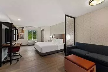 ホテル Everhome Suites Glendale Sports Entertainment District