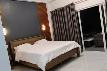 Anira Hotel & Suites