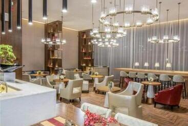 Echeng Hotel Nanning Huqiu Metro Station