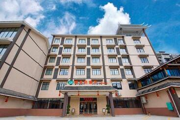 Vienna Hotel Guangxi Liuzhou Sanjiang Gulou Niaochao Passenger Station