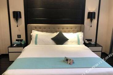 Xana Hotelle· Shijiazhuang Yaqing Street