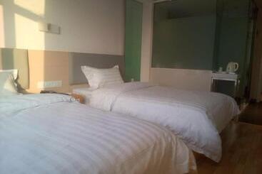 7 Days Hotel Xinyang Mall North Passenger Terminal