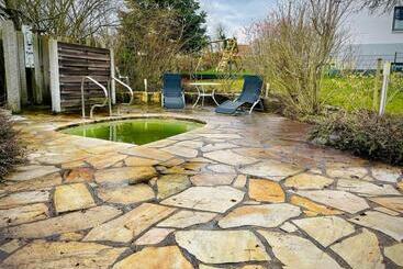 Bed and Breakfast 1,5 Zimmer Mit Duschbad, Gartenblick, Kühlschrank