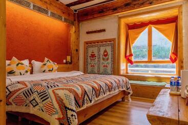 مبيت وإفطار Courtyard Shangri La 藏舍小院