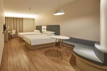 Hotel Hanting  Yueyang Pipawang Highway Lnterchange