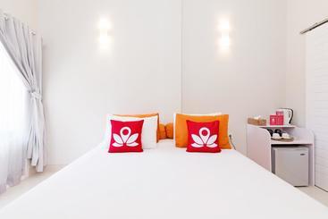 בית מלון כפרי Zen Rooms Gili Trawangan Semampar