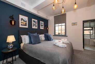 Riize Rooms - Self Check In Boutique