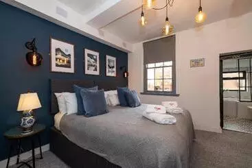 Riize Rooms - Self Check In Boutique