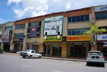 Greens Hotel & Suites