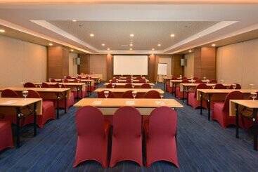 Platinum Adisucipto Hotel & Conference Center