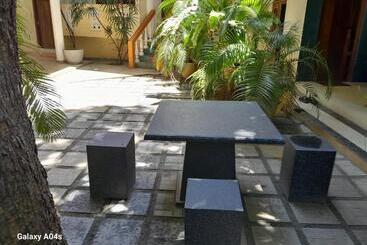 בית מלון כפרי Sea Breeze Guest House