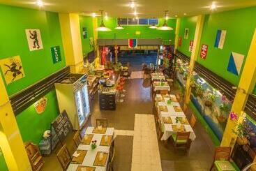 Pensão Aree's House