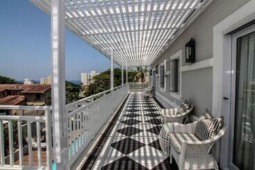 פנסיון Sandals Guest House