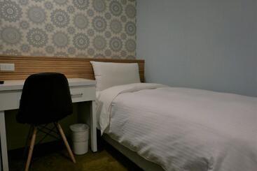 泊居旅店二館 Oursinn Hotel 2