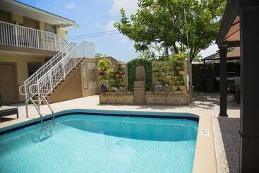 Sheridan Suites Apartments