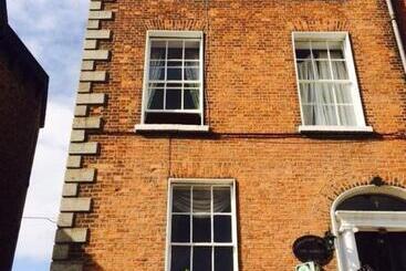 تختخواب و صبحانه Abbeyleigh House