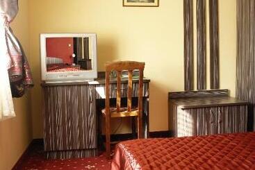 Отель Diplomat Park