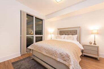 Отель Grand Royal Condos - Cn Tower