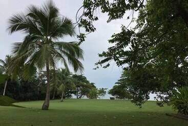 Tres Palmas Inn & Villas