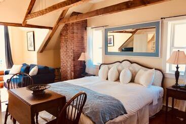 Bed & Breakfast Treadwell Inn