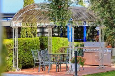 Colonial Motel & Apartments