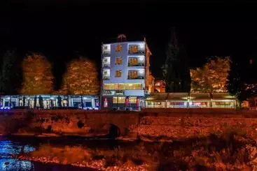 Hotel Central Guest Rooms