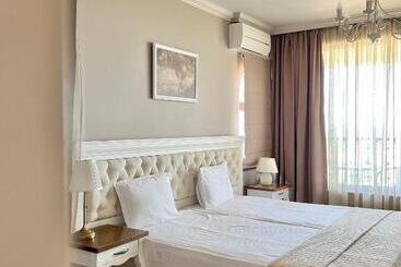 Sunny Castle Hotel   All Inclusive And Free Parking