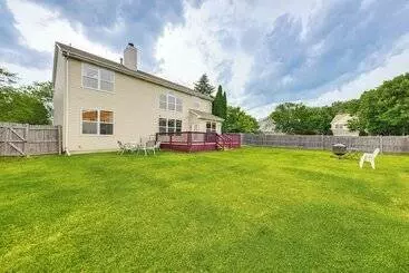コテージ Eclectic Grayslake Home W/ Private Yard & Fire Pit