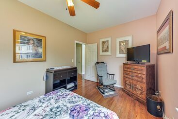 קוטג'' Eclectic Grayslake Home W/ Private Yard & Fire Pit