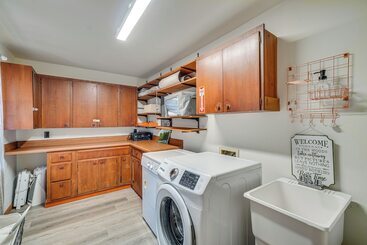 Vidéki Ház Gatlinburg Home: Private Fire Pit & On Site Creek!