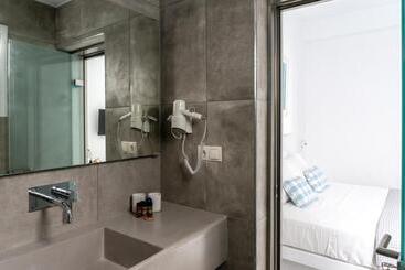 هتل Pelican Paros