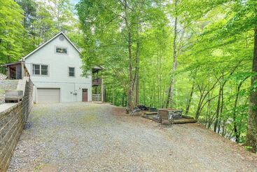 Mökkimajoitus Lake Lure Mountain Retreat W/ Fire Pit & Gas Grill