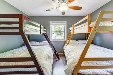 קוטג'' Lakefront Antioch Home W/ Dock, Kayaks & Game Room