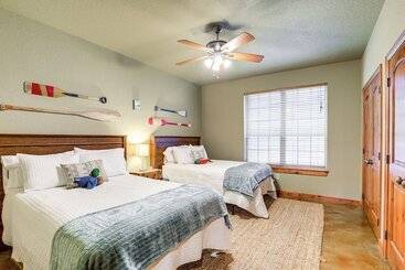 별장 Pet Friendly Granbury Home W/ Lake Access & Grill!
