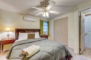 Kır Evi Pocono Cabin W/ 1 Acre Yard & Private Pool!