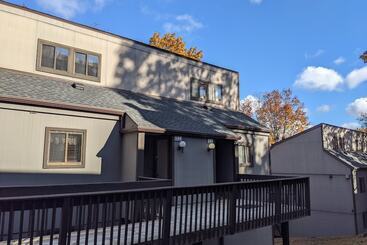 Landhus The Bear S Den By Avantstay Prime Location, Renovated W/ Movie & Game Room