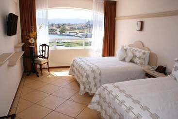 هتل 9 Manantiales