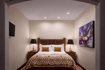 فندق Plaza La Reina