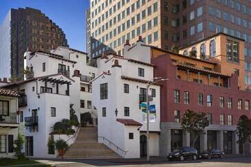 هتل Plaza La Reina